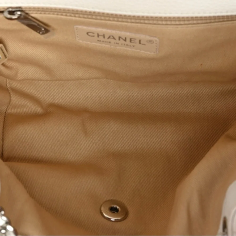 Beautiful White Chanel Crossbody In very good condition! Authentic! - Picture 6 of 7